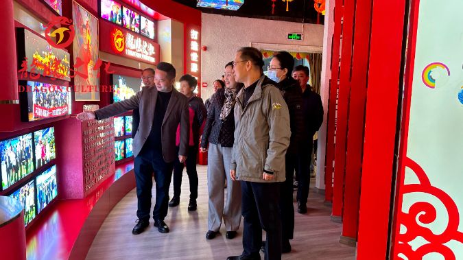 北京市文化和旅游局杨烁局长一行莅临自贡市龙腾文化艺术有限公司
